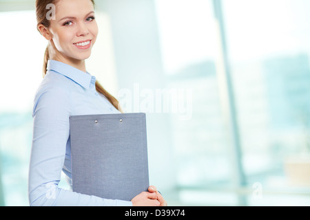 Portrait of businesswoman looking at camera réussie avec Smile Banque D'Images
