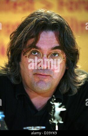 (Afp) - Berlinale : le réalisateur britannique Paul Greengrass présente son film 'Bloody Sunday' au 52. Festival International du Film de Berlin, 7.2.2002. Le film est l'un des 23 films en compétition pour gagner un trophée, l'or ou de l'Ours d'argent. Banque D'Images