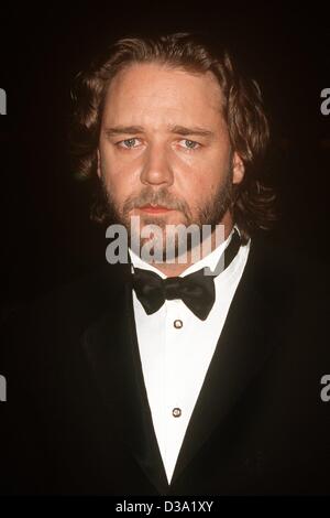 (Afp) - L'acteur néo-zélandais Russell Crowe, illustré à la 54e Directors Guild Award (DGA) de la Century Park Plaza Hotel, Los Angeles, 9 février 2002. Banque D'Images