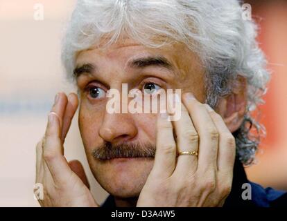 (Afp) - Rudi Voeller, entraîneur de l'équipe de football allemande, photographié lors d'une conférence de presse au cours de la Coupe du Monde de football à Seogwipo, Corée du Sud, le 20 juin 2002. Banque D'Images