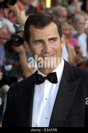 (Afp) - Le Prince Felipe d'Espagne sourire alors qu'il se présente à une réception avant le mariage de la princesse Louise Maertha de Norvège à Trondheim, 23 mai 2002. Le jour suivant, Maertha Louise épouse son fiancé, Ari Behn, auteur controversé avec 1800 invités présents. Banque D'Images