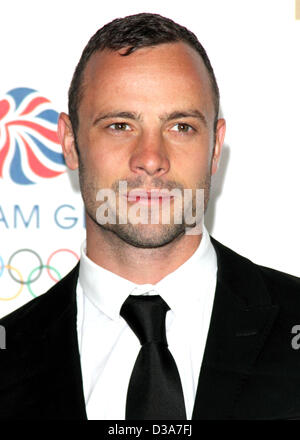 Photos de fichier de l'Afrique du Sud : l'athlète paralympique Oscar Pistorius a été accusé de meurtre après que sa petite amie Reeva Steenkamp a été abattu à son domicile de Pretoria FILE PHOTO - London - BT British Olympic Ball du Grosvenor House Hotel, Park Lane, London - 30 novembre 2012 Photo par Keith Mayhew./Alamy Live News Banque D'Images