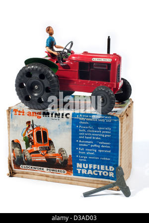 La série tri-ang Minic 2 tracteur Nuffield Banque D'Images