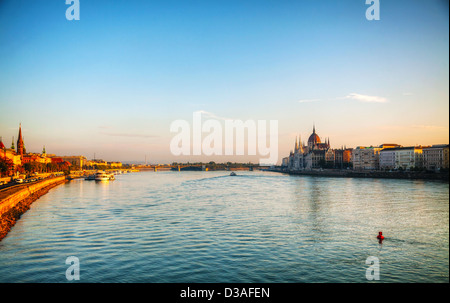 Aperçu panoramique de Budapest, Hongrie au lever du soleil Banque D'Images