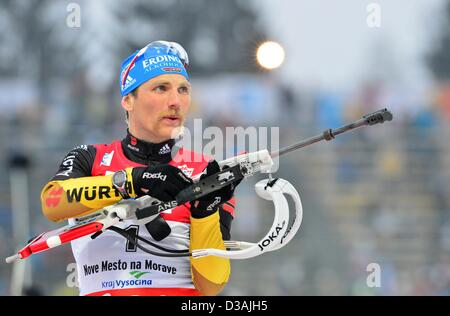 Erik Lesser d'Allemagne fait concurrence à la plage de prise de vue au cours de la Men's 20 km course individuelle aux Championnats du monde de Biathlon 2013 à Nove Mesto, en République tchèque, le 14 février 2013. Photo : Martin Schutt/dpa Banque D'Images