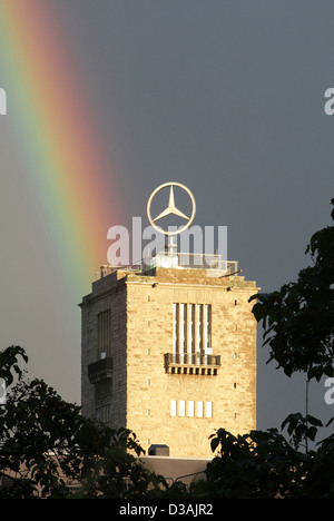 Stuttgart, Allemagne, arc-en-ciel sur Central Station Banque D'Images