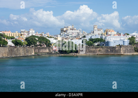 San Juan, Puerto Rico, une vue sur la vieille ville de San Juan et la forteresse El Morro de mur Baie de San Juan Banque D'Images