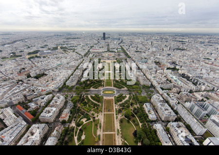 France, Paris, paysage urbain de la Tour Eiffel à l'Ecole Militaire (sud-est). Banque D'Images