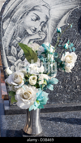 Pierre tombale dans un cimetière à Venise Italie Banque D'Images