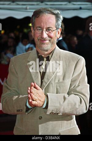 (Afp) - réalisateur Steven Spielberg nous sourit au cours d'une conférence de presse à Berlin, le 26 septembre 2002. Il est venu à Berlin pour présenter leur nouveau film, "minorité", rapport qui créations à Berlin. Le film, en 2054, est l'histoire d'un flic dans l'avenir travailler dans une division du département de la police e Banque D'Images