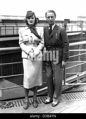 (Afp) - L'actrice allemande Marlene Dietrich en photo avec son mari Rudolf Sieber (non daté) de filer. Ils s'étaient mariés en 1924, et bien qu'ils se sont séparés après cinq ans ils n'ont jamais divorcé. Marlene Dietrich, née le 27 décembre 1901, 4,58 % en Allemagne, a commencé sa carrière comme un singe cabaret Banque D'Images