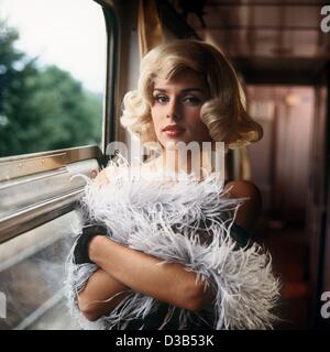 (Afp) - L'actrice allemande Nastassja Kinski joue Deborah Collins dans le film 'Leidenschaftliche Bluemchen' ('Boarding School'/Passion Flower Hotel'), que l'on voit sur place en novembre 1977. Kinski est la fille de l'acteur allemand Klaus Kinski et avait sa percée en 1977 dans le crime allemand ser Banque D'Images