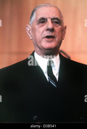 (Afp) - Le président français Charles de Gaulle, photographié à Cologne durant sa visite d'État en Allemagne en septembre 1962. Banque D'Images