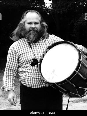 (Afp) - Un fichier photo montre le patriarche de la famille Dan Kelly de la Kelly Family Band à Bruehl, en Allemagne, en août 1989. Le 5 août 2002 Daniel Jerome Kelly est mort après plusieurs coups à l'âge de 71 ans. Un service commémoratif aura lieu à Cologne le 11 août. La carrière de la famille Kelly Banque D'Images