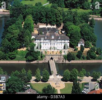 (Afp) - un filer non datée montre le château et les douves dans Bad Pyrmont, Allemagne. Banque D'Images