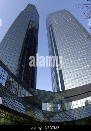 (Afp) - Les tours jumelles de la Deutsche Bank à Francfort, communément appelé les cartes de débit et de crédit, le 11 décembre 2002. Banque D'Images