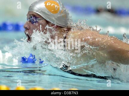 (Afp) - 25 ans, l'Allemand Thomas Rupprath nageur nage au cours de la Men's short course Championnat d'100m papillon à Riesa, Allemagne, 13 décembre 2002. Il termine premier en 50,77 secondes. Banque D'Images