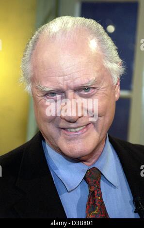 (Afp) - L'acteur américain Larry Hagman, qui jouait le méchant J.R. dans les séries télévisées américaines 'Dallas', présenté au cours de l'enregistrement d'une télévision à Cologne, Allemagne, 10 décembre 2002. Banque D'Images