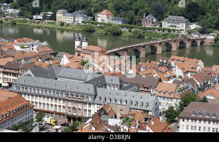 (Afp) - La photo du 14 juillet 2005 présente une vue de la vieille ville et le Vieux Pont de Heidelberg, Allemagne. Comme les experts de l'UNESCO a recommandé le Jeudi, 14 juillet 2005 au cours de la réunion de la commission à Durban, Afrique du Sud, le mur d'Germanic-Rhaetian Limes a été inscrit sur la Cult Banque D'Images