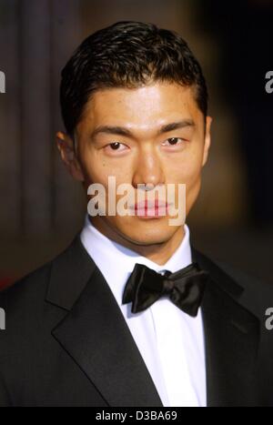 (Afp) - L'Acteur Rick Yune arrive pour la première mondiale de la nouvelle Bond film 'Die Another Day', Londres, 18 novembre 2002. Yune joue le méchant Zao. Banque D'Images