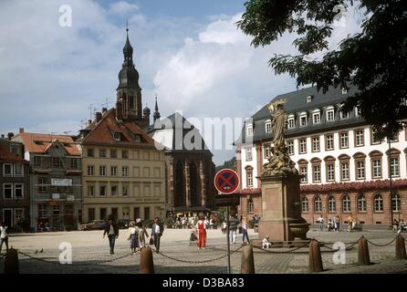 (Afp) - un filer non datée montre la place du marché de Heidelberg, Allemagne. Dans le centre le Saint-Esprit l'église et sur la droite l'hôtel de ville baroque (construit 1701 jusqu'1705). Banque D'Images
