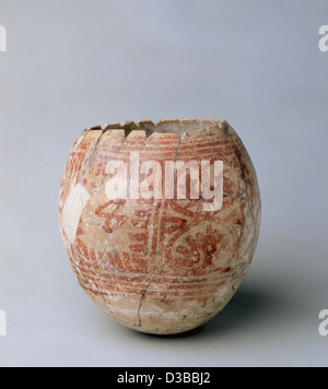 Un œuf d'autruche décorées de lignes rouges. Art punique de l'âge du Fer II. ecropolis à Cuevas del Almanzora. L'Espagne. Banque D'Images