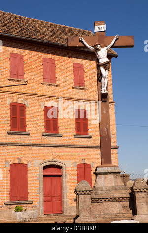 Madagascar, Fianarantsoa, Ville Haute, Ambozontany, crucifix de l'Église Catholique Banque D'Images