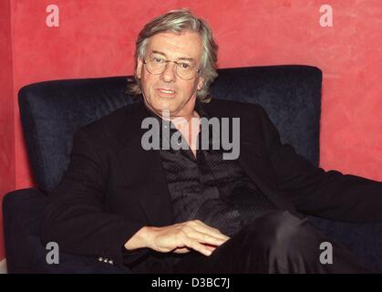 (Dpa) - Directeur néerlandais Paul Verhoeven ("Basic Instinct"), présenté lors de la présentation de son film 'Starship troopers' dans Munich, le 12 décembre 1997. Banque D'Images