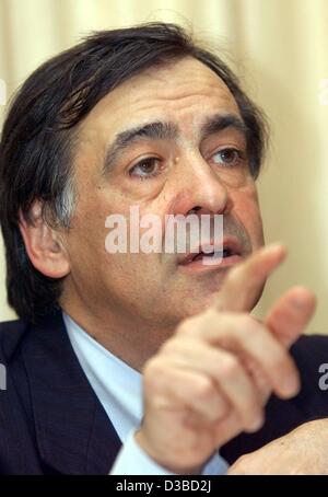 (Afp) - Leoluca Orlando, l'ancien maire de la ville italienne de Palerme et de 'mafia-chaser", présenté à Francfort, 22 janvier 2003. Banque D'Images