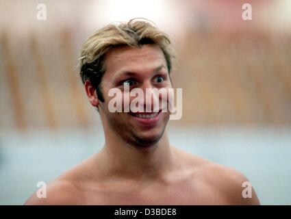 (Afp) - Le nageur Australien Ian Thorpe, triple champion olympique de style libre, c'est faire des grimaces à une formation pour la Coupe du Monde de Natation Cours de courte durée à l'Europapark natation arena de Berlin, 24 janvier 2003. Banque D'Images