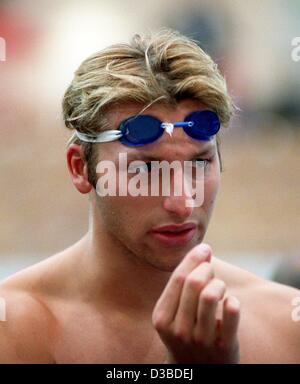 (Afp) - Le nageur Australien Ian Thorpe, triple champion olympique de style libre, est un geste à une formation pour la Coupe du Monde de Natation Cours de courte durée à l'Europapark natation arena de Berlin, 24 janvier 2003. Banque D'Images