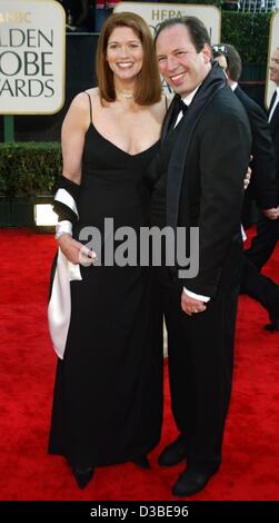 (Afp) - compositeur allemand Hans Zimmer et sa femme Susanne posent devant le 60e Golden Globe Awards à Los Angeles, 19 janvier 2003. Zimmer avec B. Adams et G. Peters a été nominé pour le film de "l'esprit : Stallion of the Cimarron" pour la chanson "Me voici". Banque D'Images