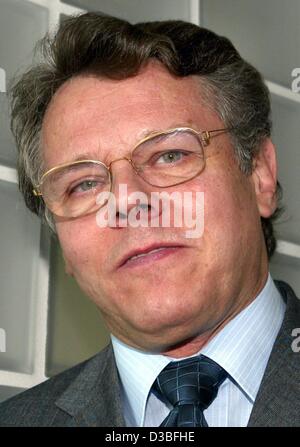 (Afp) - Mariss Jansons, nouveau chef d'orchestre de la lituanienne de l'Orchestre symphonique du Bayerische Rundfunk (Bavarian State television, radio et médias station), représenté à Munich, Allemagne, 10 juin 2003. Les 60 ans d'orchestre est considéré comme l'une des personnalités de l'orchestre Banque D'Images