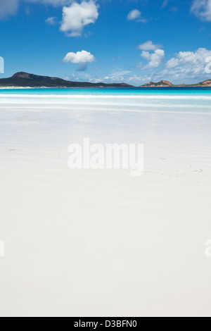 Le sable blanc et les eaux claires de Lucky Bay. Cape Le Grand National Park, Esperance, Western Australia, Australia Banque D'Images