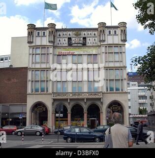 (Afp) - La chambre des parents néogothique original 4711 'Eau de Cologne', 20 juin 2003. Il se trouve dans la Glockengasse (bell lane) et chaque heure complète les cloches sonnent. 4711 est le numéro de la Chambre en 1795 pendant l'occupation française qui comptait tous les maisons privées, de 1 à 7404. Banque D'Images