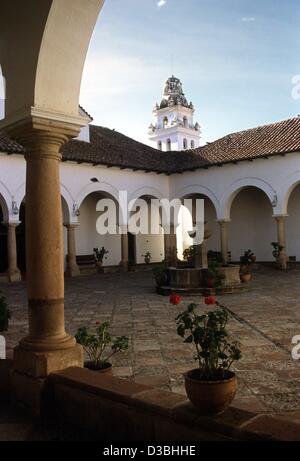 (Afp) - une vue sur le patio de la Casa de la Libertad (maison de la liberté) sur la Plaza 25 de Mayo (square du 25 mai) dans la région de Sucre, Bolivie, 2002. En 1825 l'indépendance de la Bolivie a été déclaré dans cette chambre, ce qui est aujourd'hui un musée. Sucre est la capitale de la Bolivie jusqu'à la fin de la dernière 100 Banque D'Images