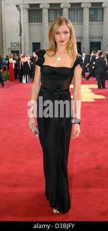 (Afp) - L'actrice Cameron Diaz nous ('Gangs of New York', 'Vanilla Sky', 'Être John Malkovich') pose sur le tapis rouge à la 75e cérémonie des oscars à Hollywood, le 23 mars 2003. Banque D'Images