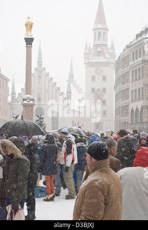 Munich, Allemagne. 12 Février, 2013. Les participants s'amuser pendant le Carnaval de neige le 12 février 2013 à Munich, Allemagne Banque D'Images