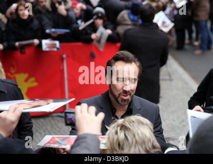 L'acteur américain Nicolas Cage arrive pour le photocall de "Les Croods" durant le 63e Festival du Film de Berlin, à Berlin, Allemagne, 15 février 2013. Le film est présenté en compétition hors compétition à la Berlinale. Photo : Kay Nietfeld/dpa Banque D'Images