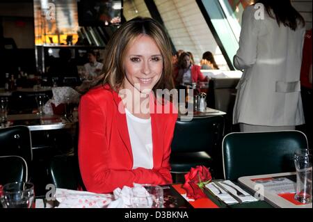 Jennifer Love Hewitt pour les arrivées au long de la LISTE DES CLIENTS Aperçu, Mel's Drive-In, Los Angeles, CA, 14 février 2013. Photo par : Elizabeth Goodenough/Everett Collection Banque D'Images