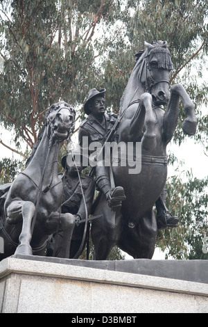 Le désert à cheval Corps Monument a été le premier mémorial sur Anzac Parade. Canberra Australie Banque D'Images
