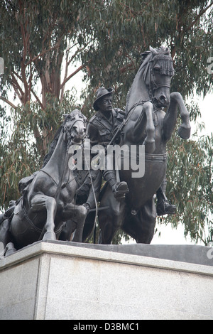 Le désert à cheval Corps Monument a été le premier mémorial sur Anzac Parade. Canberra Australie Banque D'Images