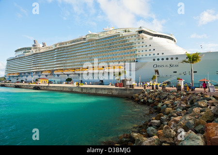 Bateau de croisière à St Thomas, Îles Vierges Américaines Banque D'Images