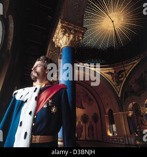 (Dpa) - Julian Tovey accomplit comme le roi Louis II de Bavière dans la comédie musicale du même nom à Munich, Allemagne (non daté) de filer. Le musical est de la vie et de l'aime de l'Allgaeu fairytale roi qui est célèbre pour avoir construit les châteaux romantiques et les châteaux de Neuschwanstein, sa Banque D'Images