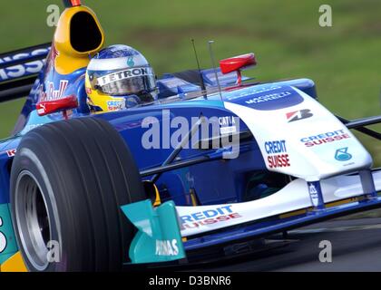 (Afp) - L'Allemand Nick Heidfeld pilote de formule 1 de l'équipe son écurie Sauber-Petronas courses bolide lors de la formation de qualification sur l'Albert Park à Melbourne, le 8 mars 2003. Banque D'Images