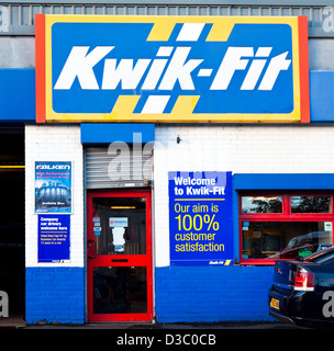 Entrée de l'office d'une garage Kwik-Fit à Airdrie, North Lanarkshire. Banque D'Images