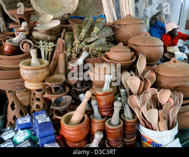 Les ustensiles de cuisine des Caraïbes et de l'ARTISANAT,STAND,CASTRIES,ST.LUCIA Banque D'Images