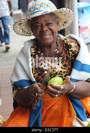 Femme vendant des mangues,MARCHÉ CASTRIES,ST.MARTIN, Banque D'Images