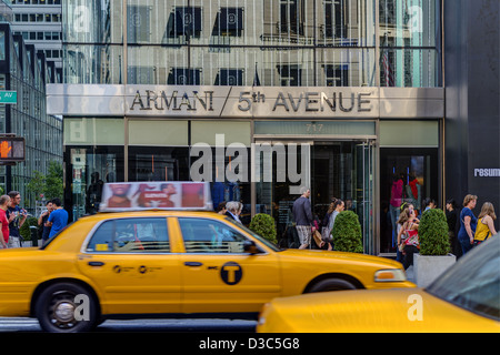 Boutique Armani sur la 5e Avenue, Manhattan, New York City, USA Banque D'Images