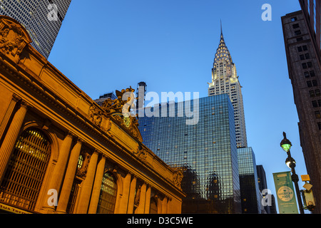 La gare Grand Central Building, le Chrysler Building et l'hôtel Hyatt sur la 42e Rue, Manhattan, New York City, USA. Banque D'Images